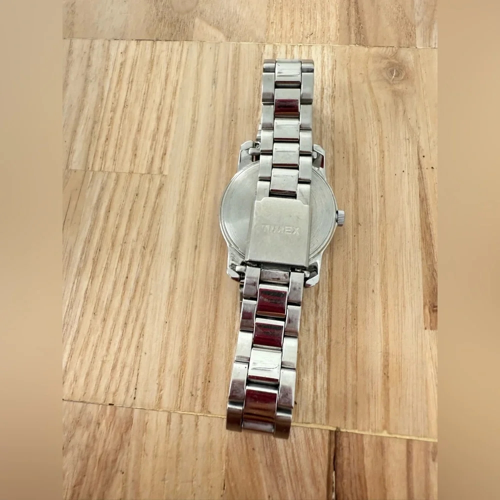 Timex ladies black dial silver tone watch NEW BATTERY